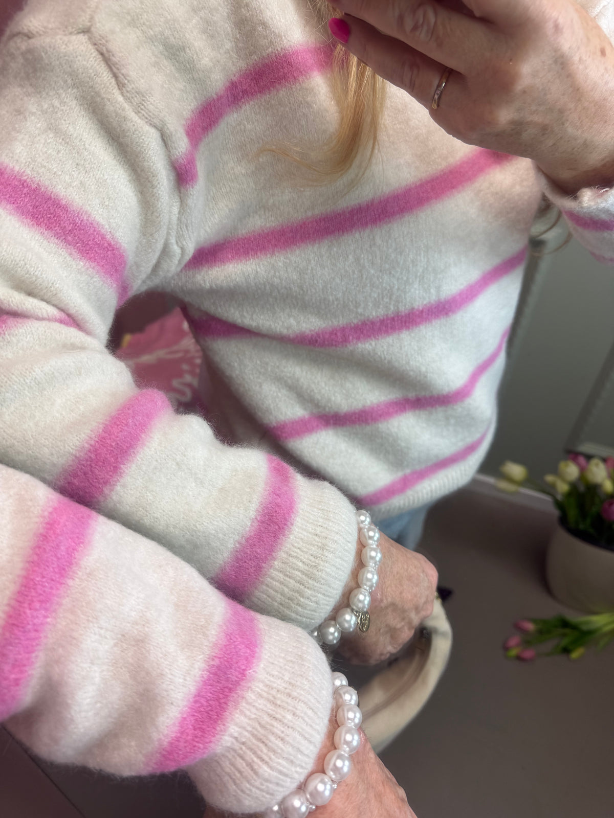STREIFENPULLI MIT POLOKRAGEN CREME / ROSA