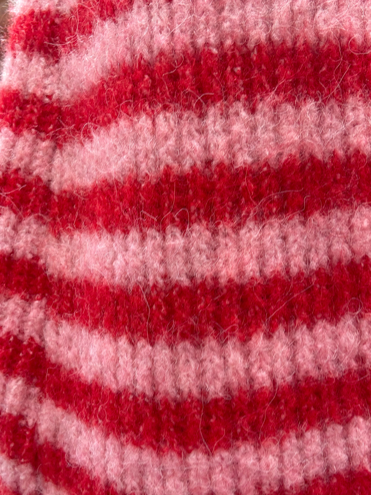 ZIPPER STRICKJACKE MIT LEICHT AUSGESTELLTEM ÄRMEL ROT/ PINK