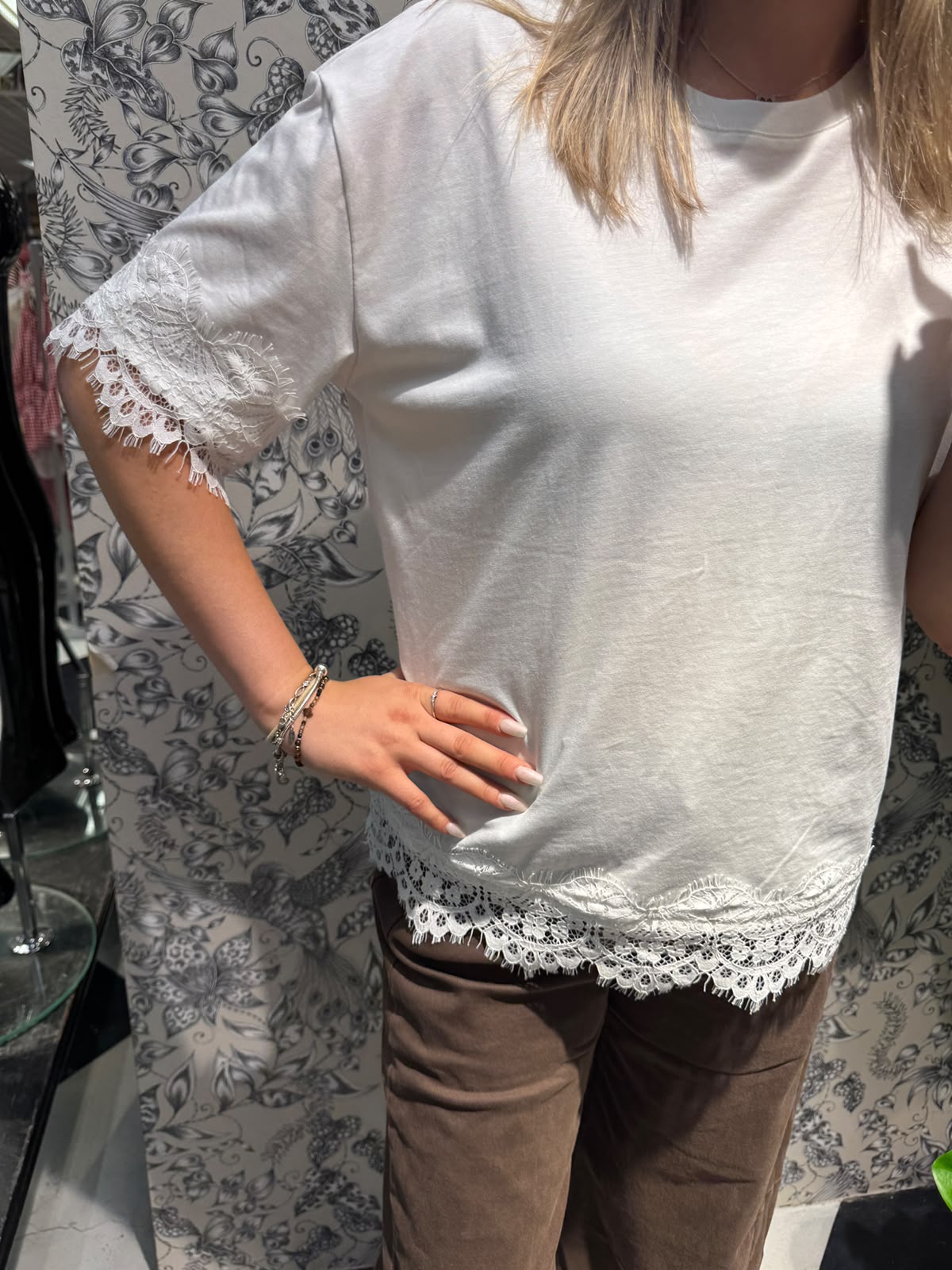 T SHIRT MIT SPITZE WEIß