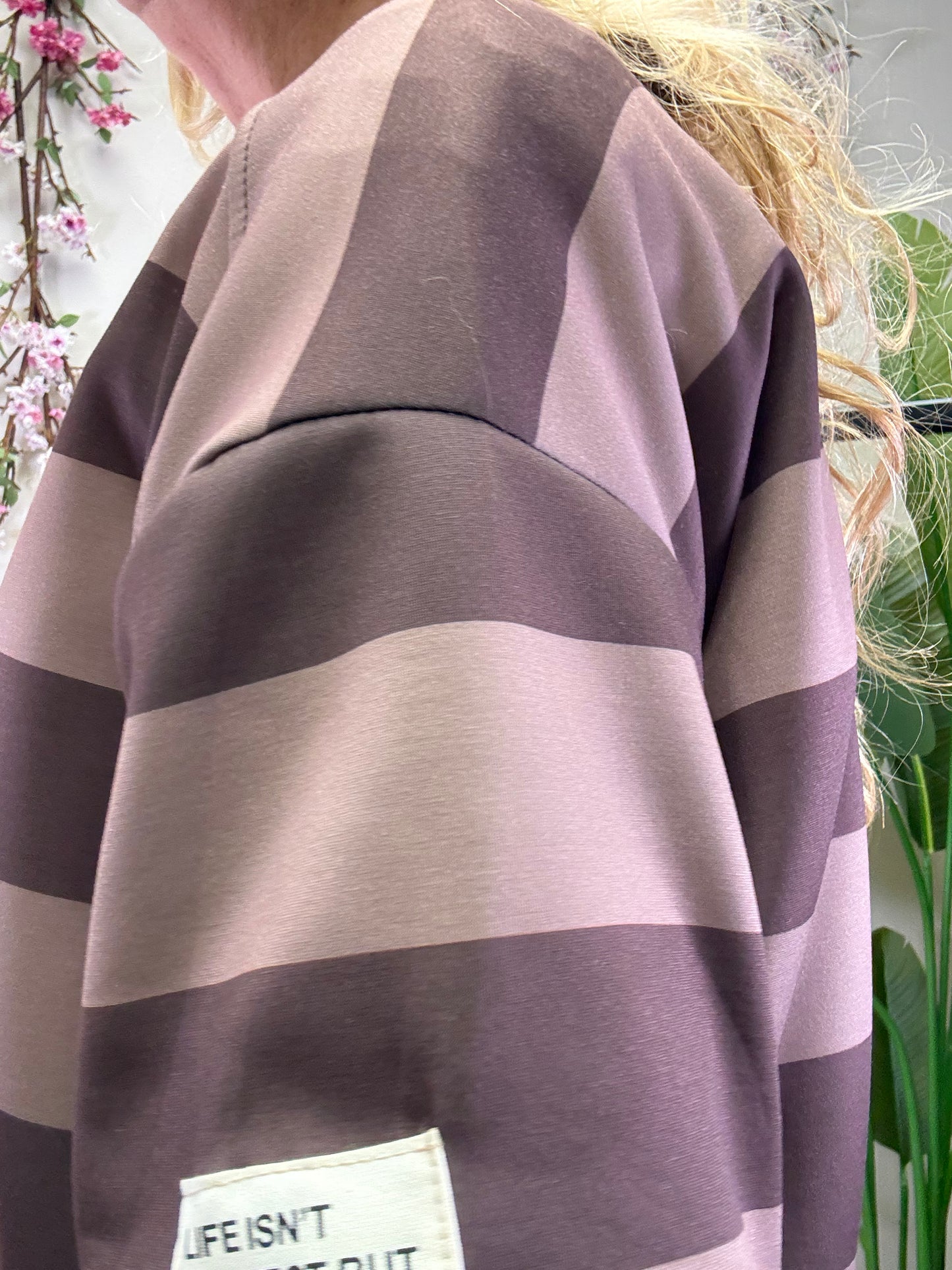 BUTTERSTOFF SWEATER MIT PATCH AM ÄRMEL BIG STRIPES MOKKA/KAFFEE