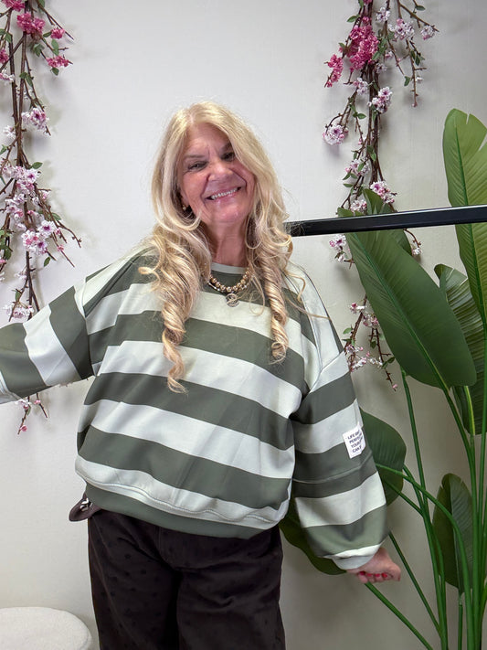 BUTTERSTOFF SWEATER MIT PATCH AM ÄRMEL BIG STRIPES HELL/DUNKELGRÜN