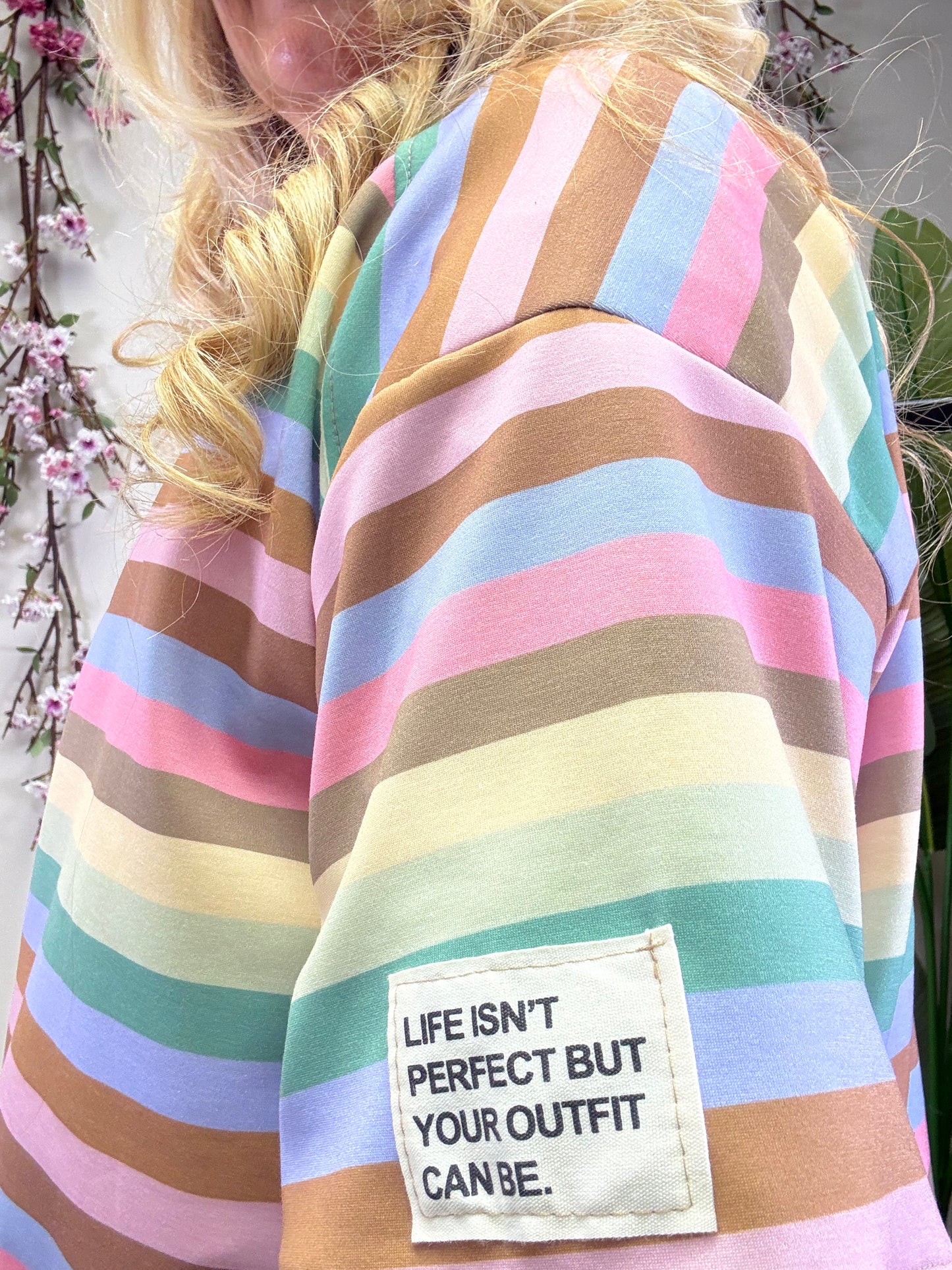 BUTTERSTOFF SWEATER MIT PATCH AM ÄRMEL SMALL STRIPES PASTELL