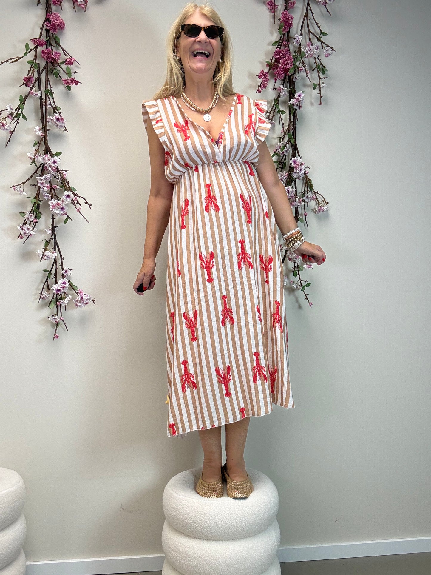 MUSSELIN KLEID STREIFEN MIT HUMMER BEIGE/ROT