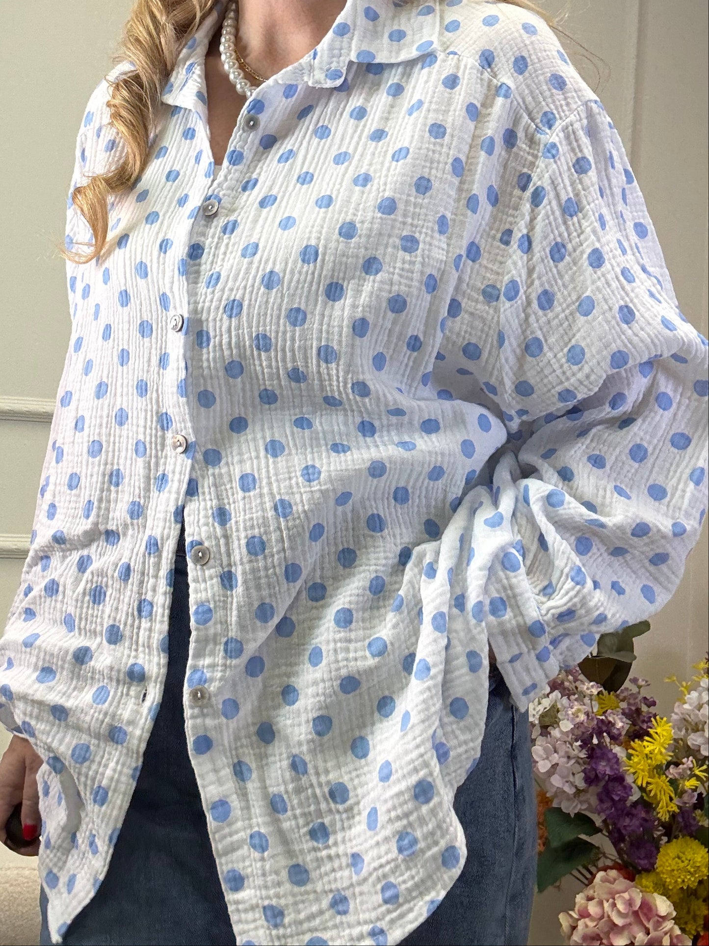 MUSSELIN BLUSE OVERSIZED TUPFEN HELLBLAU