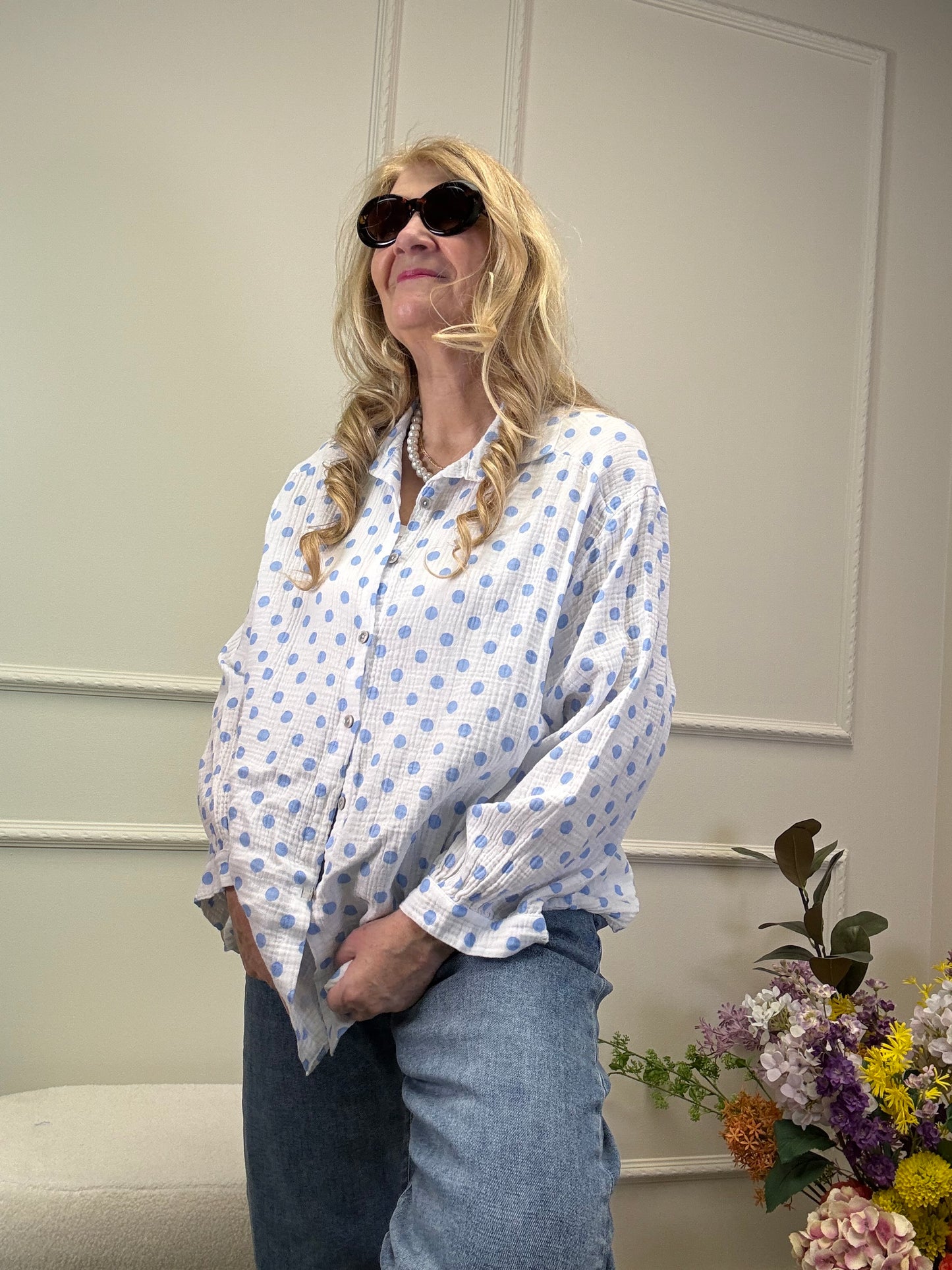 MUSSELIN BLUSE OVERSIZED TUPFEN HELLBLAU