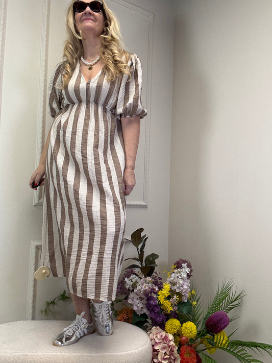 MUSSELIN KLEID LANG SCHOKO/ FANGO GESTREIFT