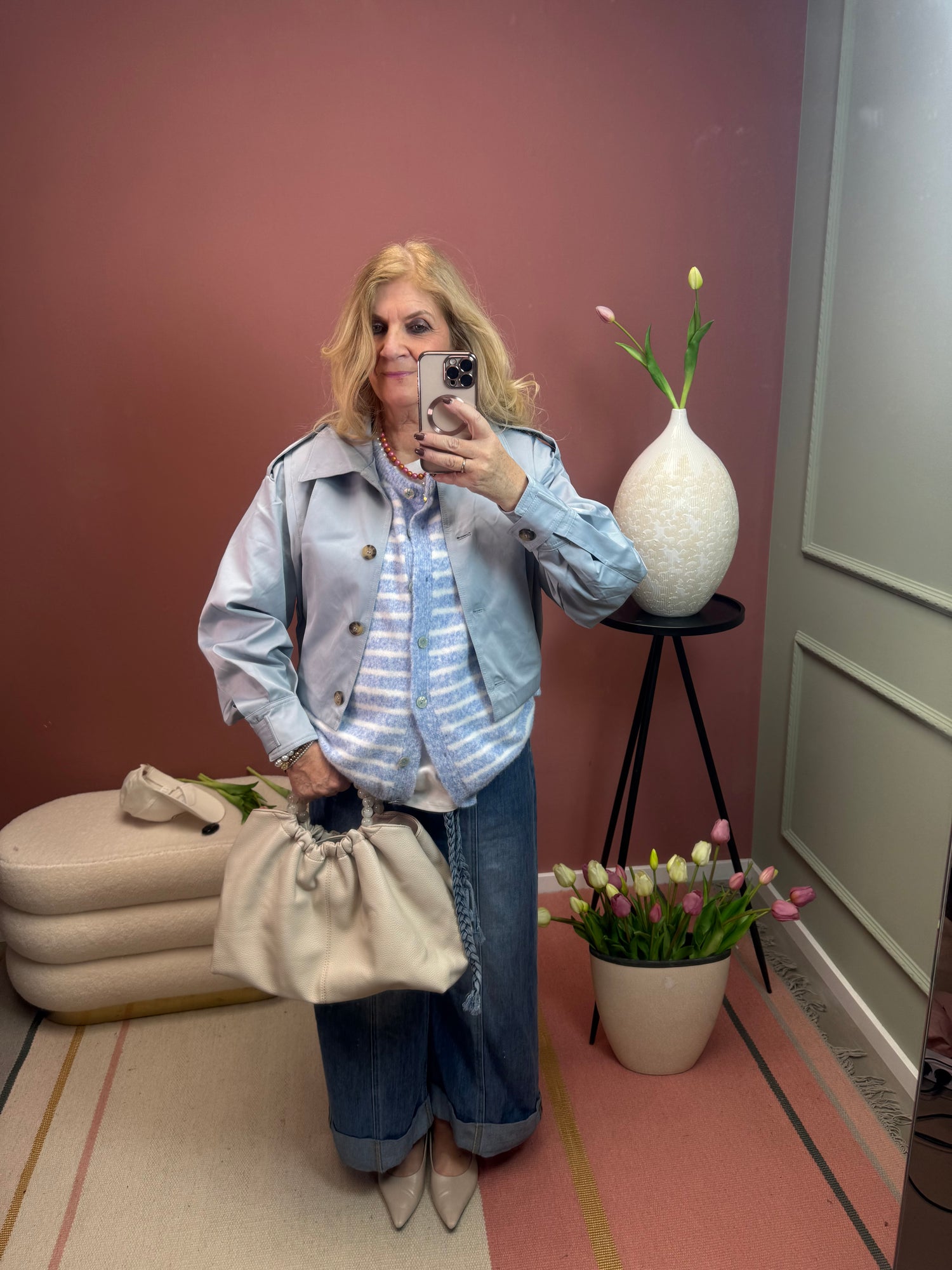 KURZE JACKE MIT KELLERFALTEN