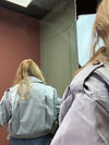 KURZE JACKE MIT KELLERFALTEN
