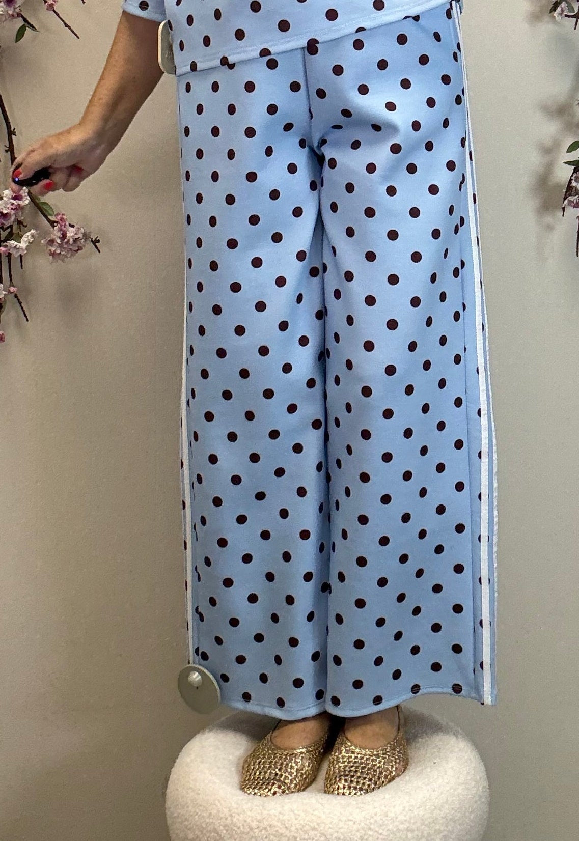 PUNKTEHOSE MIT SEITENSTREIFEN HELLBLAU/ BRAUN