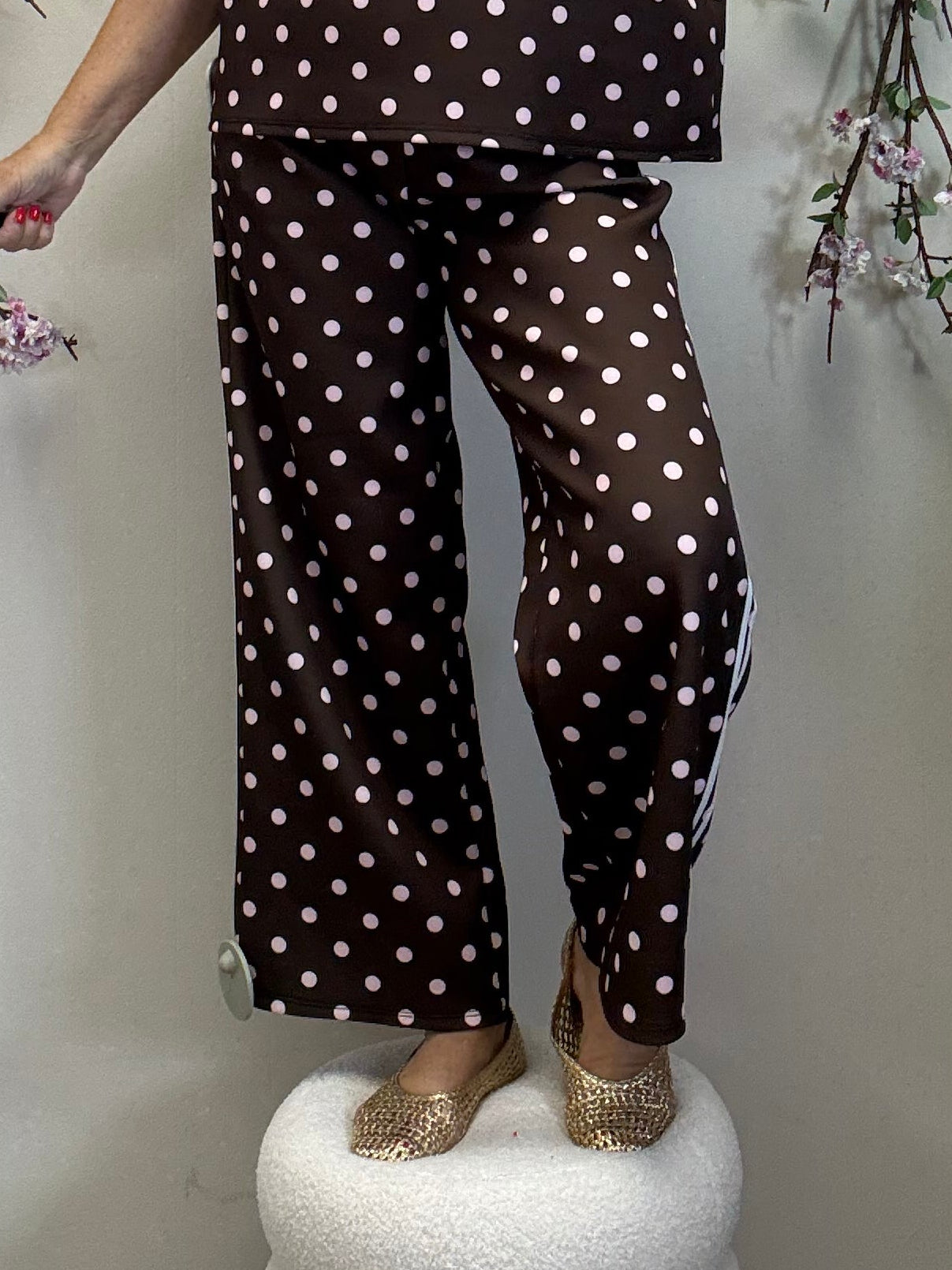 PUNKTEHOSE MIT SEITENSTREIFEN BRAUN /ROSA