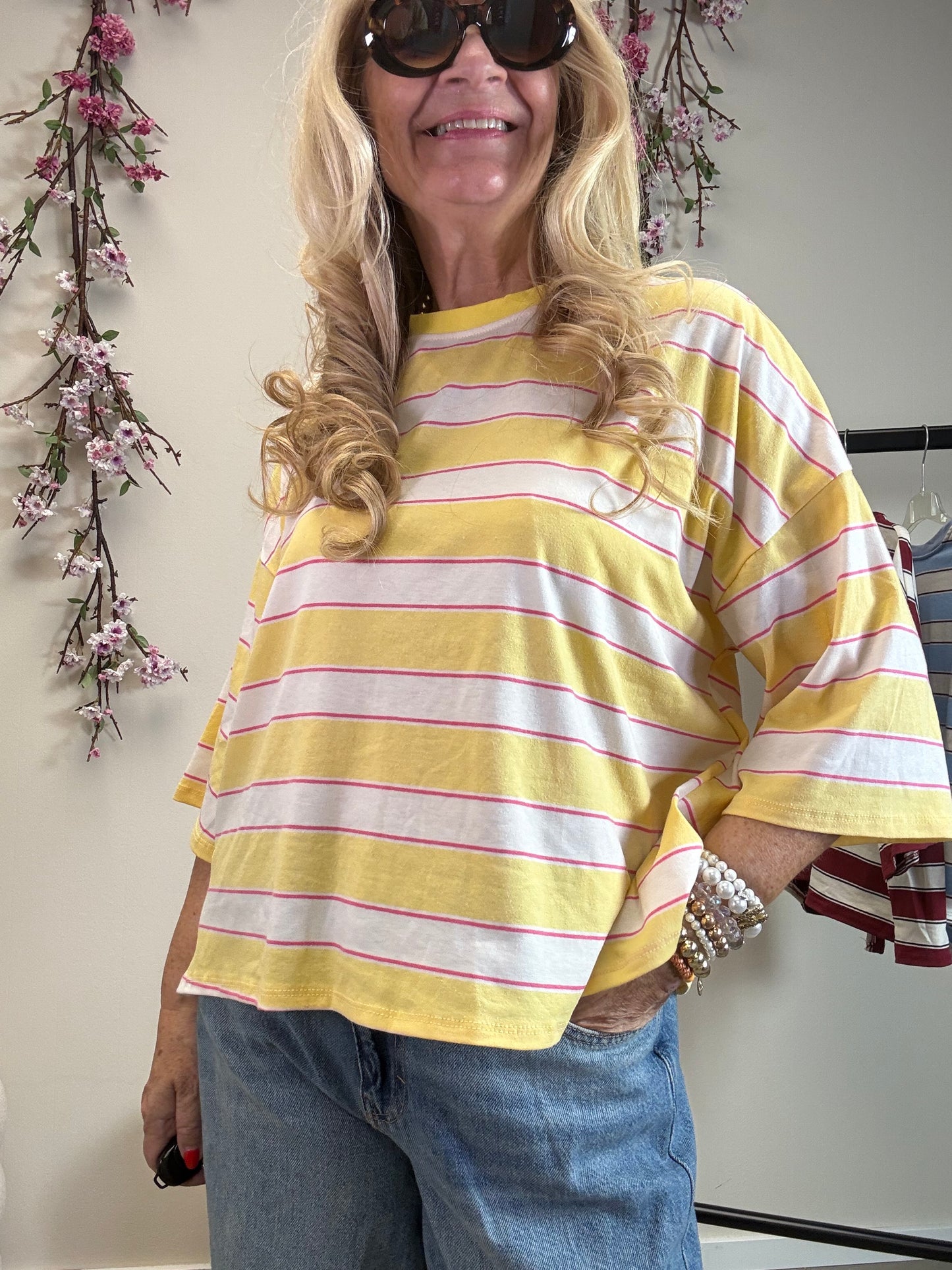 STREIFEN T-SHIRT MIT SCHLIFE AM RÜCKEN GELB-ECRU-PINK