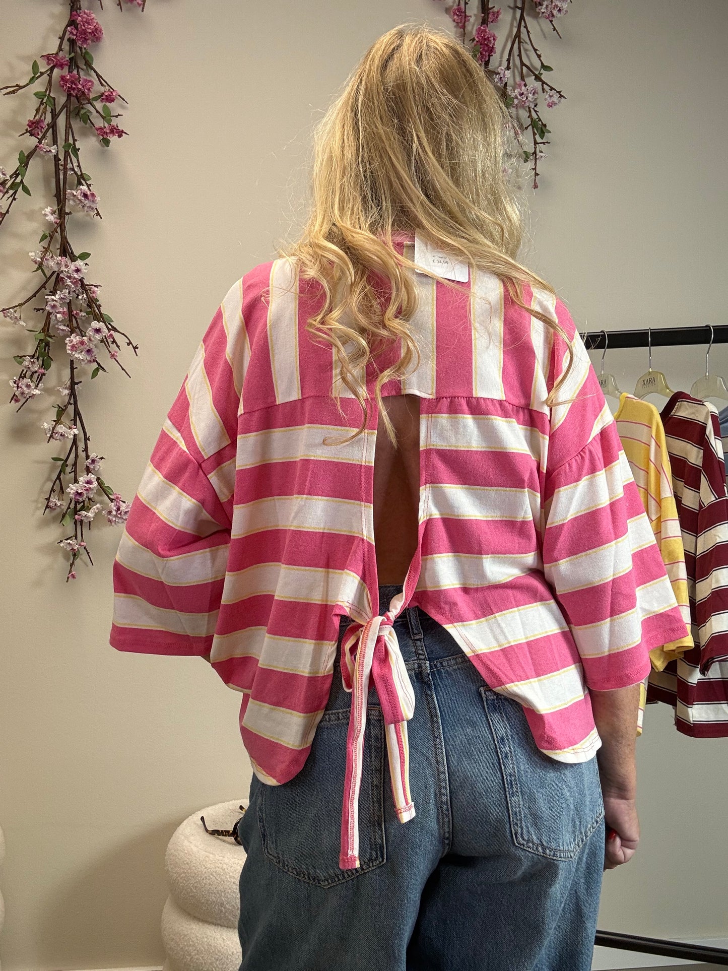 STREIFEN T-SHIRT MIT SCHLEIFE AM RÜCKEN PINK-ECRU-GELB