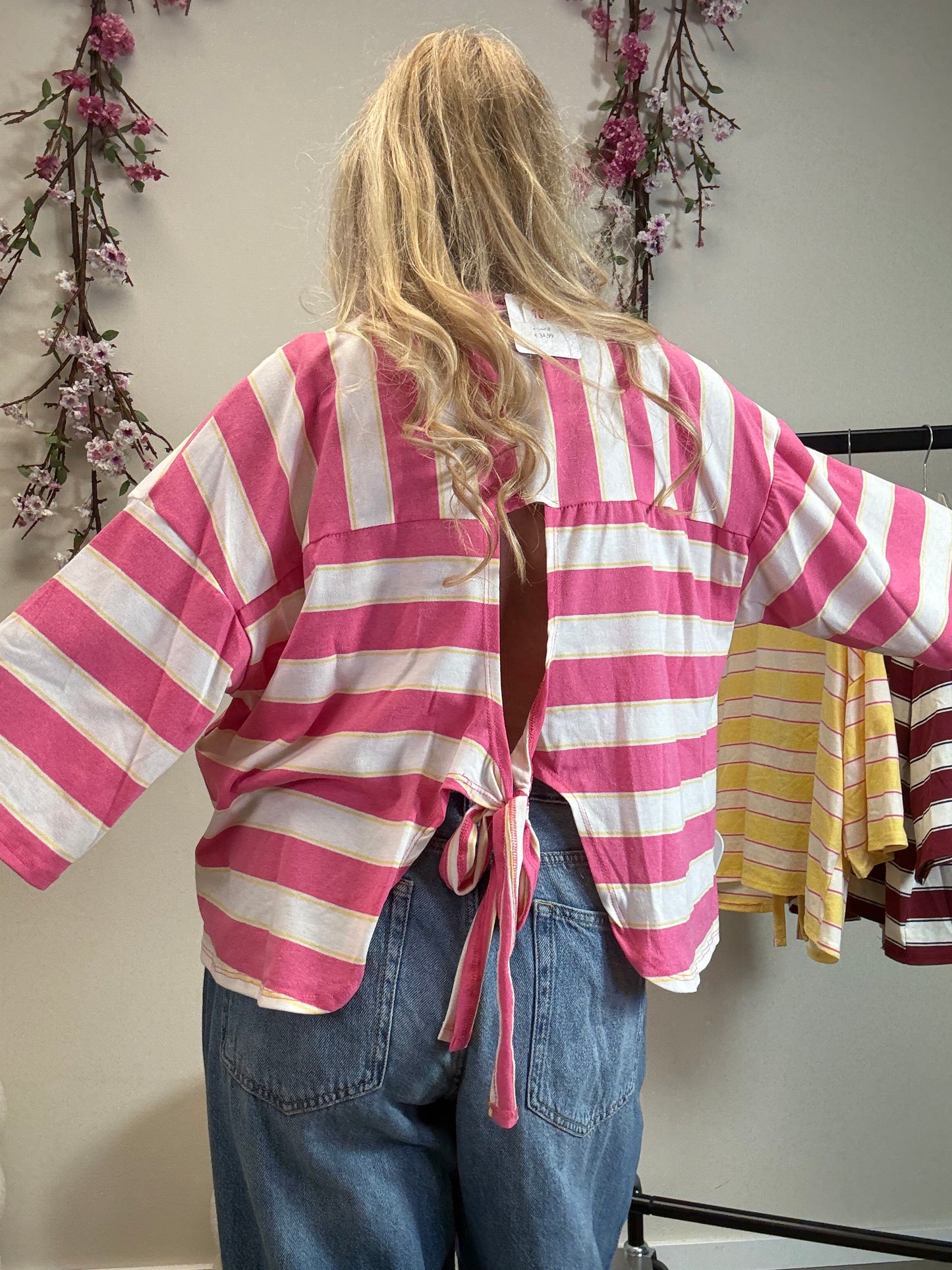 STREIFEN T-SHIRT MIT SCHLEIFE AM RÜCKEN PINK-ECRU-GELB