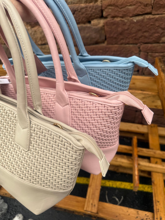 HENKELTASCHE MIT FLECHTOPTIK HELLBLAU