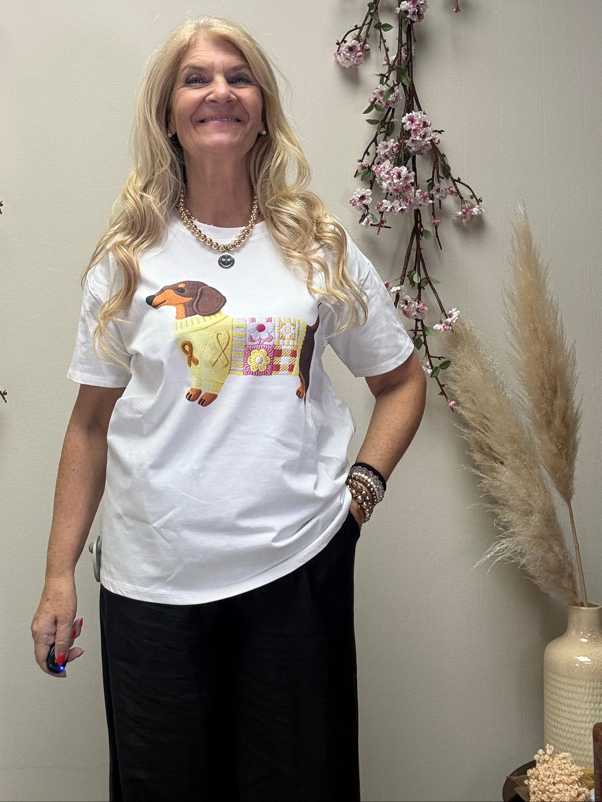 T SHIRT MIT DACKEL GELB