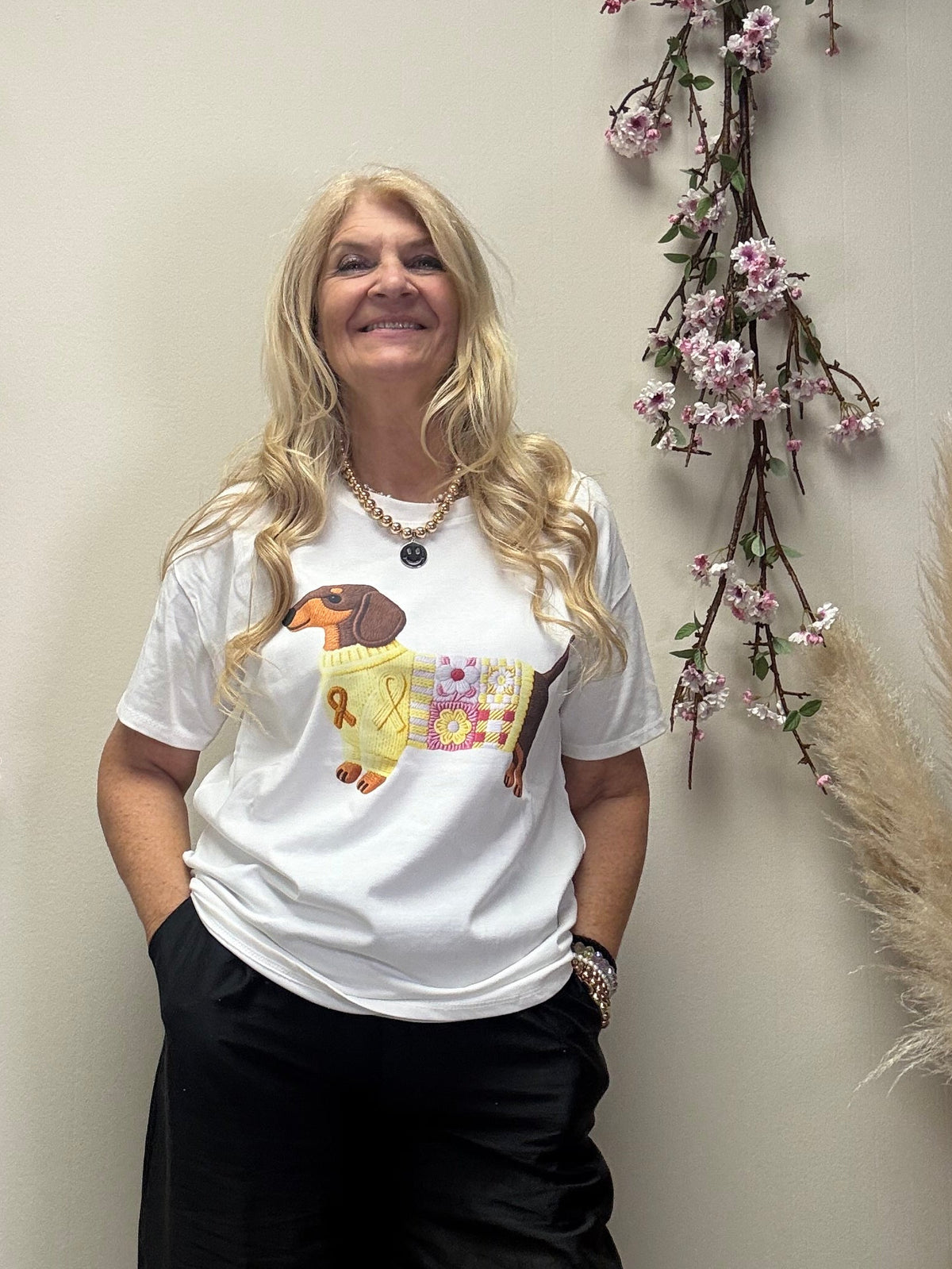 T SHIRT MIT DACKEL GELB
