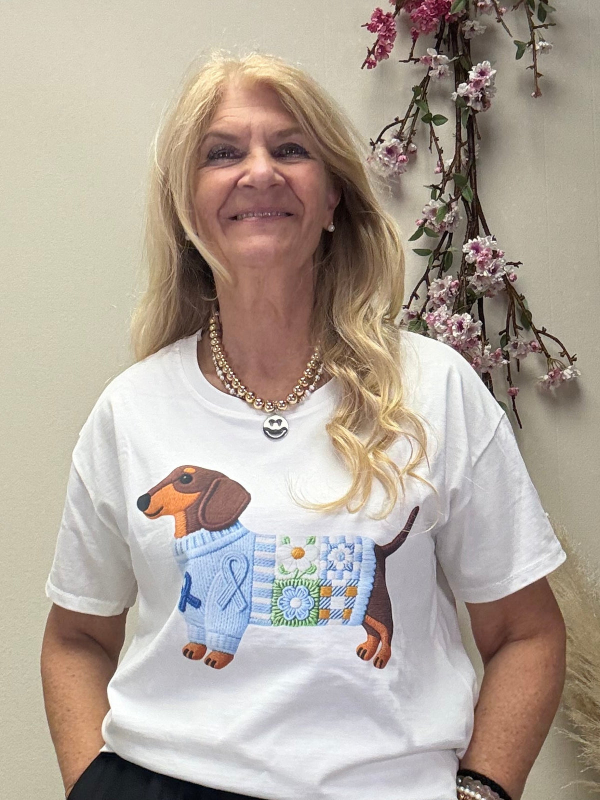 T SHIRT MIT DACKEL HELLBLAU