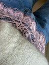 LACE SHIRT MIT WIMPERNSPITZE ROSA