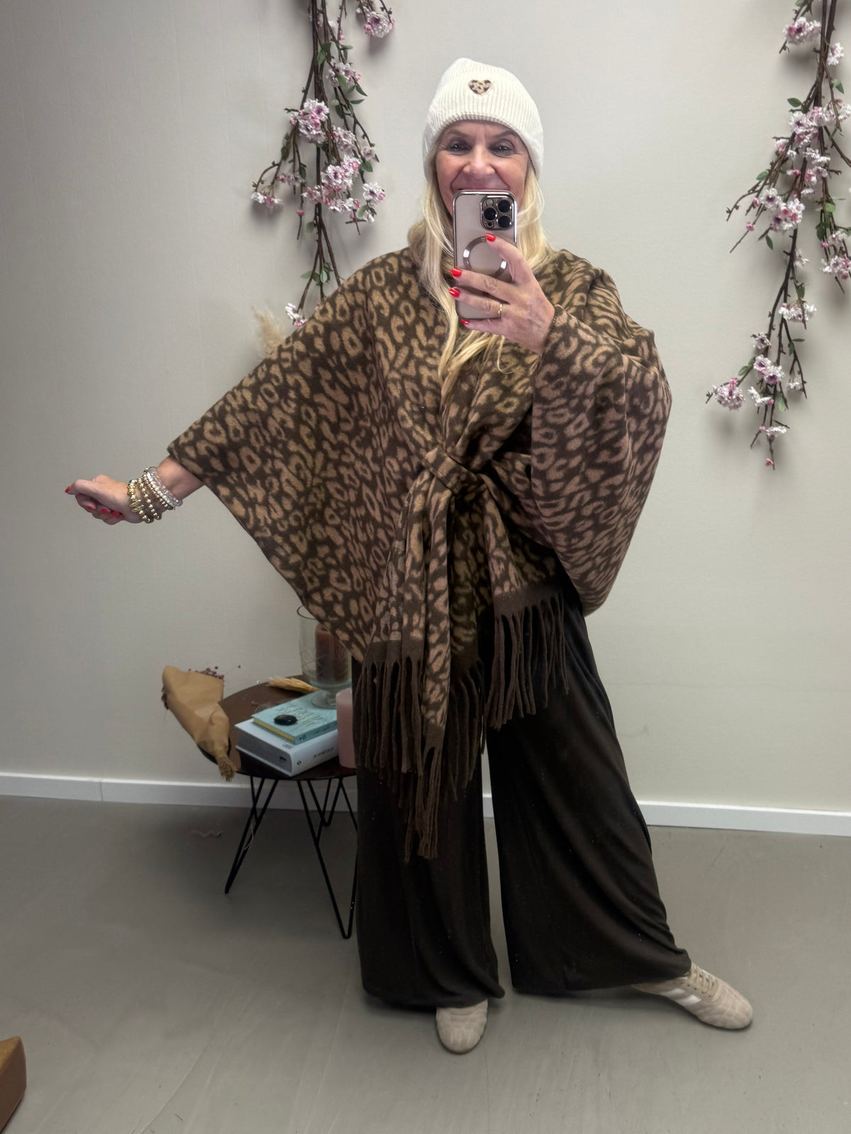 PONCHO LEOMUSTER