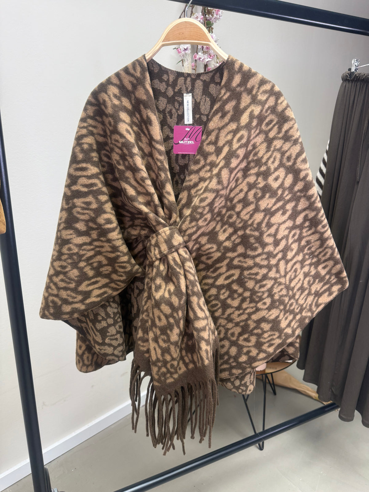 PONCHO LEOMUSTER