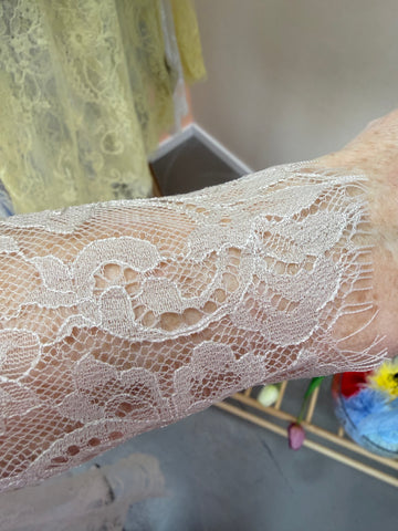 LACE SHIRT MIT WIMPERNSPITZE BEIGE