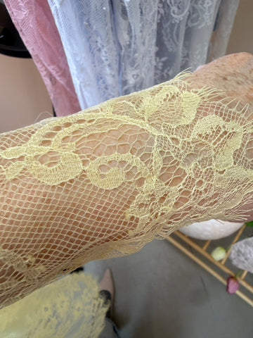 LACE SHIRT MIT WIMPERNSPITZE GELB